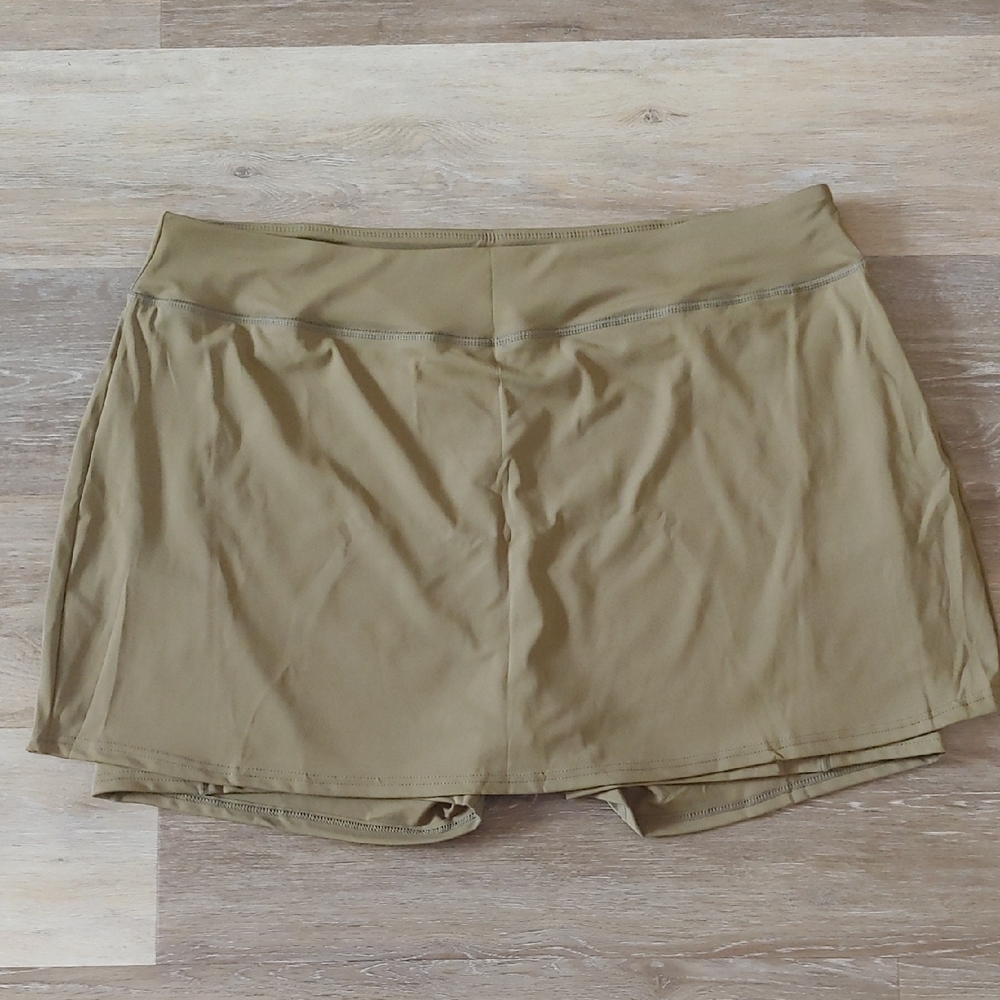 NWOT Real Essentials Women's Skort Olive Green Size 3X